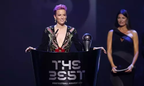 ട്രംപിന്റെ അത്താഴ വിരുന്നിന് പോകില്ലെന്ന് പ്രഖ്യാപിച്ച റാപിനോയുടെ ഫിഫ പുരസ്കാരത്തിന് തിളക്കമേറെ ട്രംപിന്റെ അത്താഴ വിരുന്നിന് പോകില്ലെന്ന് പ്രഖ്യാപിച്ച റാപിനോയുടെ ഫിഫ പുരസ്കാരത്തിന് തിളക്കമേറെ