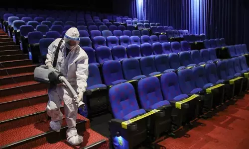 സംസ്ഥാനത്തെ തീയറ്ററുകൾ അടച്ചുപൂട്ടലിന്‍റെ വക്കിലെന്ന് ഫിലിം ചേംബർ