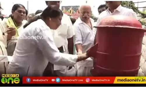 ബിന്ദു കൃഷ്ണയും സംഘവും ഒരു മഹായുദ്ധത്തിനുള്ള തയ്യാറെടുപ്പിലാണ് ബിന്ദു കൃഷ്ണയും സംഘവും ഒരു മഹായുദ്ധത്തിനുള്ള തയ്യാറെടുപ്പിലാണ്