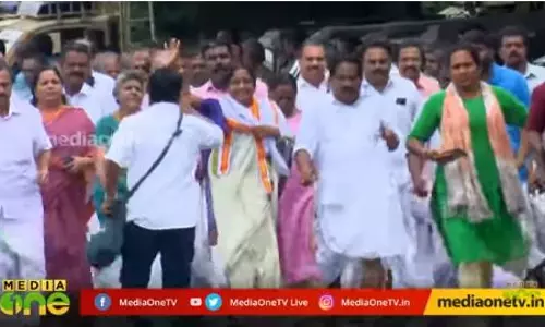 ഷാനിമോളെ നോമിനേറ്റ് ചെയ്ത് വിട്ടത് കാന്തപുരമോ ? ഷാനിമോളെ നോമിനേറ്റ് ചെയ്ത് വിട്ടത് കാന്തപുരമോ ?