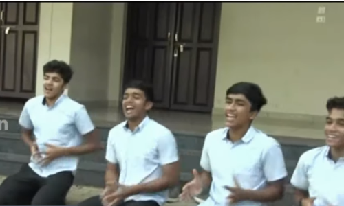 കലോത്സവത്തില്‍ പാട്ടും പാടി നേട്ടം കൊയ്യാനുള്ള തയ്യാറെടുപ്പിലാണ് കൊടുവള്ളി സ്കൂളിലെ കലാ പ്രതിഭകള്‍