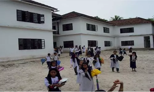 ലക്ഷദ്വീപിലെ സ്കൂളുകളില്‍ നിന്ന് കലാ -കായിക അധ്യാപകരെ മുന്നറിയിപ്പില്ലാതെ പിരിച്ചു വിടുന്നു