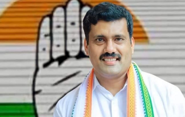 പി.സി ജോർജിനെ പോലെ വിഷം വമിക്കുന്ന മാലിന്യത്തെ കണ്ടിട്ടില്ല, ഇത്തവണ  പൂഞ്ഞാറുകാർക്ക് തിരിച്ചറിവ് ഉണ്ടാകട്ടെ; റിജില്‍ മാക്കുറ്റി