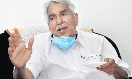 ഇടത് സർക്കാരിനെ കടലിന്‍റെ മക്കൾ കടലിൽ എറിയും; ഉമ്മൻ ചാണ്ടി