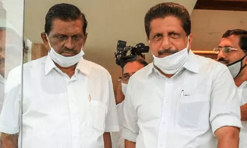 പി.ജെ ജോസഫും മോൻസ് ജോസഫും എം.എൽ.എ സ്ഥാനം രാജിവെച്ചു