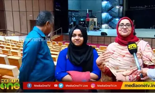 അതിജീവനത്തിന്‍റെ പൂവിളി