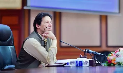 പാകിസ്താന്‍ കടത്തില്‍ മുങ്ങുന്നു; കടം വാങ്ങുന്നതില്‍ റെക്കോര്‍ഡുകള്‍ തകര്‍ത്ത് ഇമ്രാന്‍ ഖാന്‍