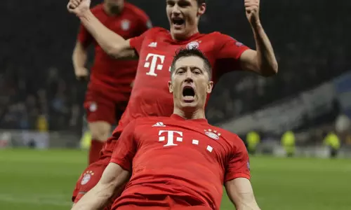 നാര്ബി നാലടിച്ചു; ഏഴ് നിലയില് പൊട്ടി ടോട്ടനം നാര്ബി നാലടിച്ചു; ഏഴ് നിലയില് പൊട്ടി ടോട്ടനം