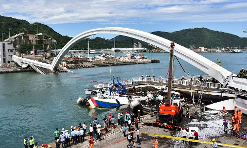 കിഴക്കൻ തായ്‌വാനില്‍ പാലം തകര്‍ന്നു; നിരവധി പേര്‍ക്ക് പരിക്ക്