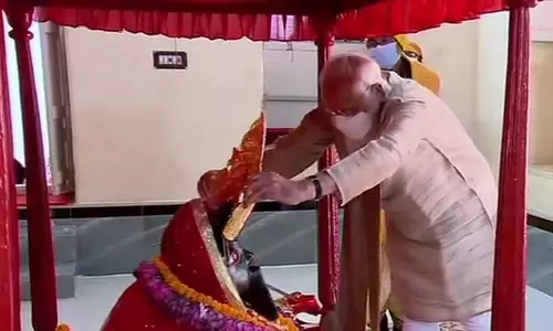 മനുഷ്യകുലം കോവിഡ് മുക്തമാകാൻ കാളീ ദേവിയോട് പ്രാർത്ഥിച്ചു: മോദി