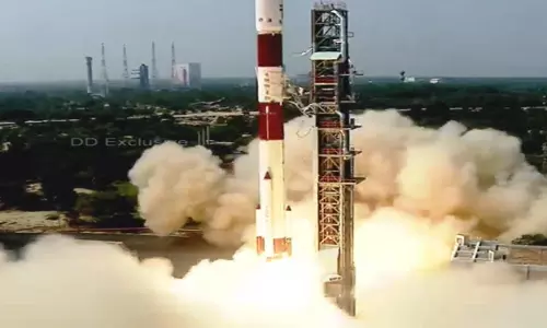 19 ഉപഗ്രഹങ്ങളുമായി പിഎസ്എല്‍വി സി 51 കുതിച്ചുയര്‍ന്നു