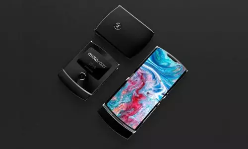 നെടുകെ മടക്കി കൈവെള്ളയിൽ വെക്കാവുന്ന ഡിസ്പ്ലേ ഫോണുമായി മോട്ടറോള നെടുകെ മടക്കി കൈവെള്ളയിൽ വെക്കാവുന്ന ഡിസ്പ്ലേ ഫോണുമായി മോട്ടറോള