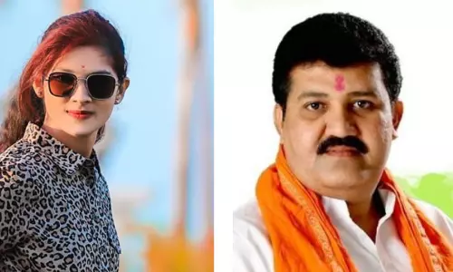 ടിക് ടോക് താരത്തിന്റെ ആത്മഹത്യ:  മഹാരാഷ്ട്ര മന്ത്രി രാജിവെച്ചു