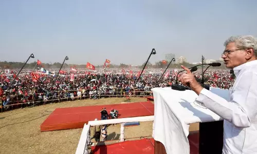 ബംഗാളിൽ തൂക്കുസഭയെങ്കിൽ മമത ബി.ജെ.പിയുമായി കൈകോർക്കുമെന്ന് യെച്ചൂരി