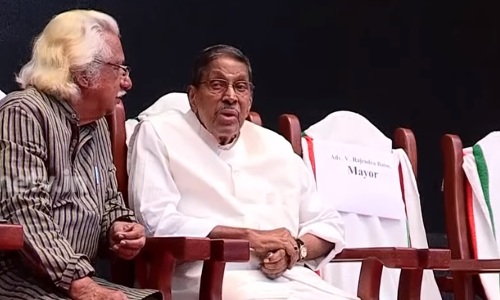 സിനിമാരംഗത്ത് അൻപത് വർഷം പിന്നിട്ട നിർമാതാവ് കെ.രവീന്ദ്രനാഥൻ നായര്‍ക്ക് കൊല്ലം പൗരാവലിയുടെ ആദരം