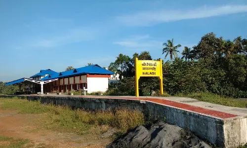തീവണ്ടിയുടെ ചൂളംവിളി കാതോര്‍ത്ത് കാലടി റെയില്‍വെ സ്റ്റേഷന്‍..