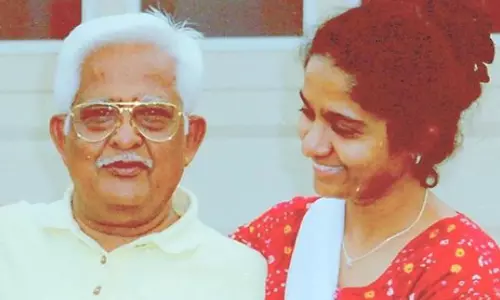 ഗുജറാത്ത് വംശഹത്യക്ക് 19 വയസ്സ് : പിതാവുമായുള്ള പഴയ ചിത്രം പങ്കുവെച്ച് ഇഹ്‌സാൻ ജാഫ്രിയുടെ മകൾ