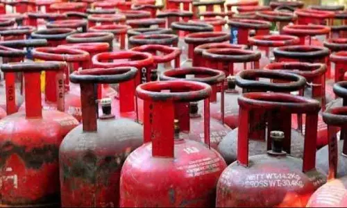 പാചകവാതക വില വീണ്ടും കൂട്ടി