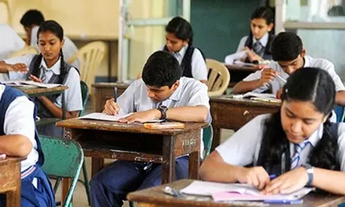 ചൊവ്വാഴ്ച നടക്കാനിരുന്ന പരീക്ഷകൾ മാറ്റിവെച്ചു