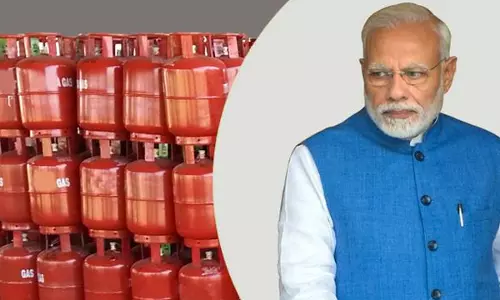 വോട്ട് ചെയ്യാന്‍ പോകുമ്പോള്‍ ഗ്യാസ് സിലിണ്ടറിനെ നമസ്കരിക്കൂ;  വൈറലായി മോദിയുടെ പഴയ ട്വീറ്റ്
