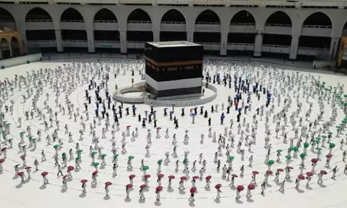 സൗദിയിൽ ഹജ്ജ്, ഉംറ സേവന മേഖലകളിൽ പ്രത്യേക ഇളവുകൾ പ്രഖ്യാപിച്ചു