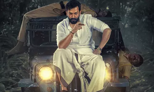 കലിപ്പ് ലുക്കില്‍ പൊലീസ് ജീപ്പിന്റെ പുറത്ത് പൃഥ്വി; കടുവ പോസ്റ്റര്‍ പുറത്ത്