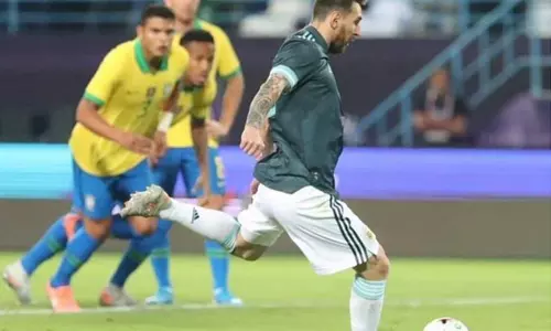 അടിക്കല്ല മെസ്സ്യേ, നാട്ടിലെ ചെക്കമ്മാര് സ്വൈര്യം തരൂല... വൈറലായി മലയാളി അഭ്യർത്ഥന