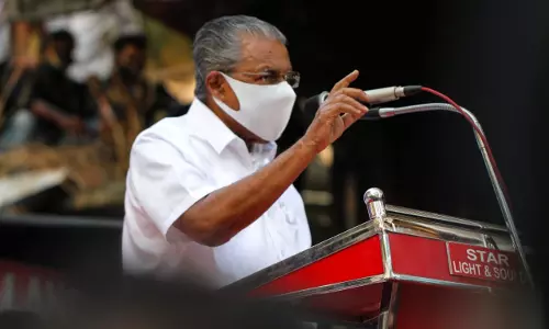 കേരളം നിങ്ങൾക്ക് വിരട്ടാൻ പറ്റിയ മണ്ണല്ല,  ഇവിടെ ഇടതുപക്ഷമുണ്ടെന്ന് മുഖ്യമന്ത്രി