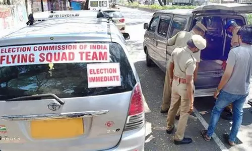 ഇലക്ഷൻ വാഹന പരിശോധനക്കിടെ പണം പിടിച്ചു