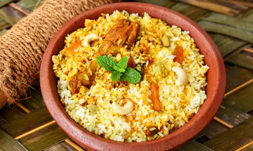 പ്രളയ ദുരിതാശ്വാസ നിധിയിലേക്ക് ഫണ്ട് കണ്ടെത്തുക എന്ന ലക്ഷ്യത്തോടെ വിദ്യാർഥികളുടെ ഭക്ഷ്യമേള