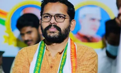 പി സരിനായി ഒറ്റപ്പാലത്ത് യൂത്ത് കോണ്‍ഗ്രസ് പ്രകടനം