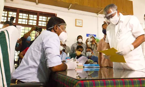 കൈവശം പതിനായിരം രൂപ മാത്രം; മുഖ്യമന്ത്രി പിണറായിയുടെ സ്വത്തു വിവരങ്ങള്‍ ഇങ്ങനെ