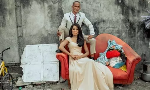 24 വര്‍ഷമായി തെരുവില്‍ ആക്രി പെറുക്കി വിറ്റ് ജീവിതം; ഒടുവില്‍ സ്വപ്ന സാക്ഷാത്ക്കാരമായി ദമ്പതികളുടെ കല്യാണം