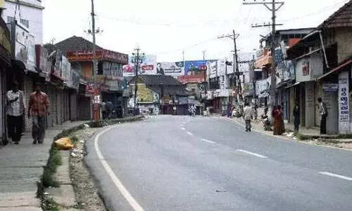 വാഹന പണിമുടക്കില്‍ വഴിയില്‍ കുടുങ്ങി യാത്രക്കാര്‍