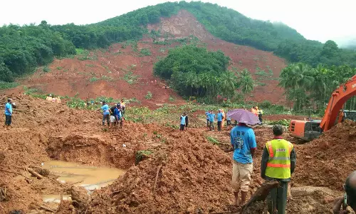 2019ൽ ഉരുൾപൊട്ടലുണ്ടായ കുന്നിന്റെ മറുഭാഗത്ത് വിള്ളൽ; കവളപ്പാറയിൽ ഭീതി