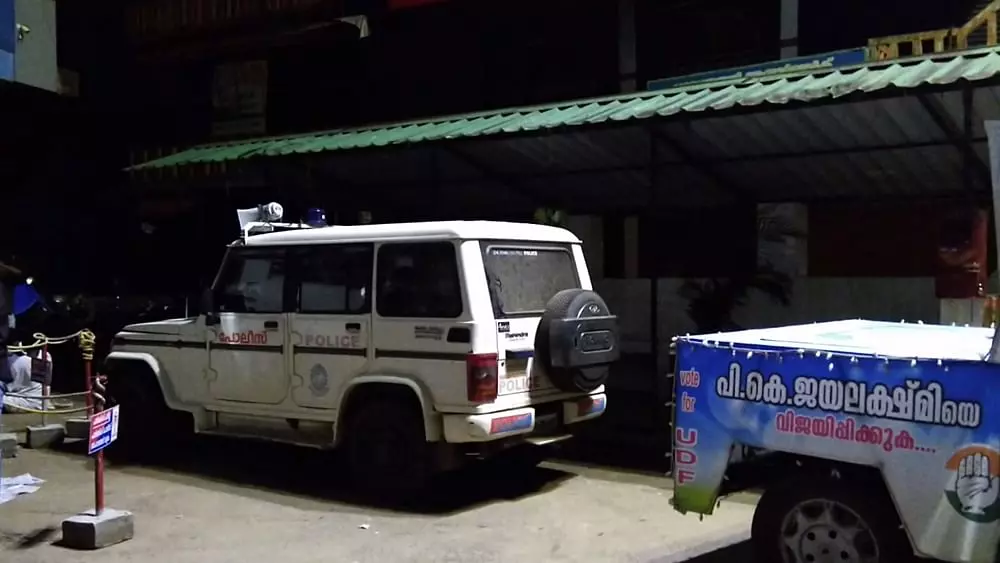 പി.കെ ജയലക്ഷ്മിയുടെ പ്രചാരണ വാഹനം തടഞ്ഞു; ഡ്രൈവറെ മർദ്ദിച്ചുവെന്ന് പരാതി