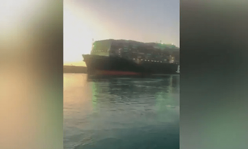 സൂയസ് കനാലിലെ തടസം നീങ്ങുന്നു; കുടുങ്ങിക്കിടക്കുന്ന എവർ ഗീവണ്‍ കപ്പല്‍ ചലിച്ചു തുടങ്ങി