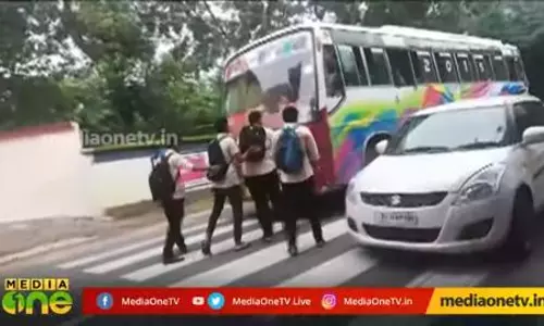 ബസ് നിര്‍ത്തില്ല, നിര്‍ത്തിയാല്‍ തന്നെ കയറ്റാറുമില്ല