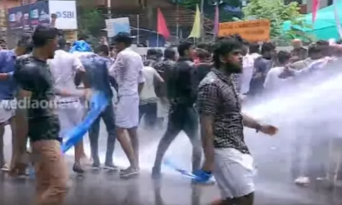 വിദ്യാലയം ആരംഭിച്ചതോടെയുള്ള ആ തെരുവ് നാടകങ്ങൾ വിദ്യാലയം ആരംഭിച്ചതോടെയുള്ള ആ തെരുവ് നാടകങ്ങൾ