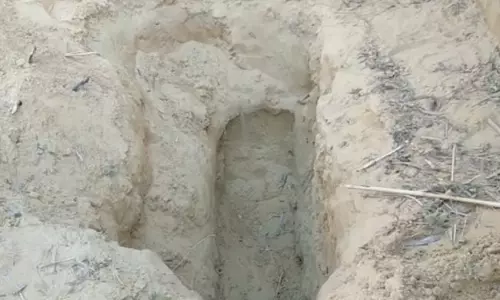 യു.പിയില്‍ 13കാരിയെ കൊന്ന് കുഴിച്ചുമൂടിയ നിലയില്‍