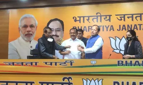 മുതിർന്ന കോൺഗ്രസ് നേതാവ് വിജയൻ തോമസ് ബിജെപിയിൽ ചേർന്നു