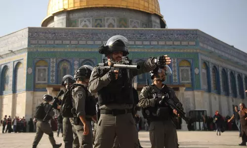 അൽ അഖ്സാ പള്ളിയിൽ ജൂത കുടിയേറ്റക്കാരും ഇസ്രയേല്‍ സൈന്യവും പ്രവേശിച്ചു; പ്രതിഷേധിച്ച ഫലസ്തീനികള്‍ക്കെതിരെ  കണ്ണീര്‍വാതകം പ്രയോഗിച്ചു