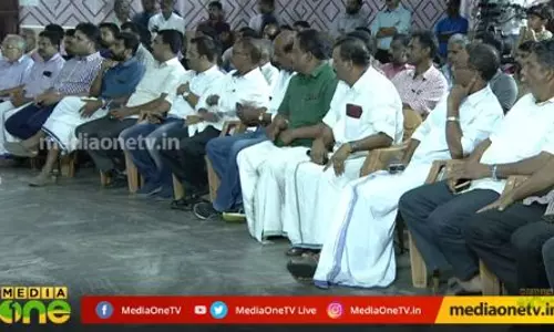 വയനാടിനെ ബന്ദിയാക്കുന്നതാര് ? 