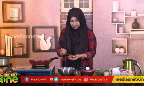 ചെമ്മീൻ വടയും കപ്പ ഡിസേര്ട്ടും