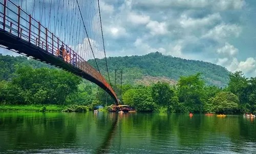 ആയിരങ്ങളുടെ യാത്രാമാര്‍ഗമായ ഇഞ്ചത്തൊട്ടി തൂക്കുപാലം അപകടാവസ്ഥയിൽ; മൌനം പാലിച്ച് അധികൃതര്‍