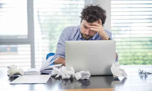 ഒറ്റപ്പെടലും തൊഴില്‍ പ്രശ്നങ്ങളും പ്രവാസികളെ സമ്മര്‍ദ്ദത്തിലാക്കുന്നു