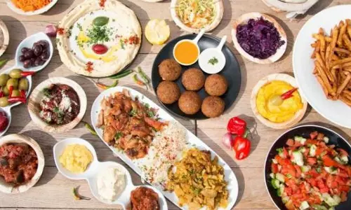 റമദാന്‍ രാവുകള്‍ സജീവമാക്കി സുഹൂര്‍ വിരുന്ന്  