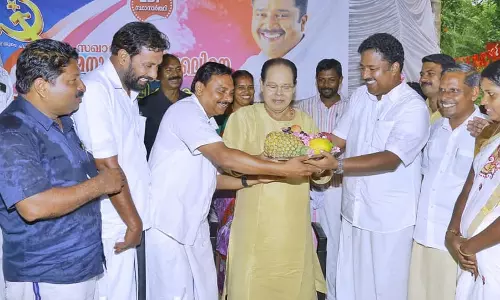 മനസ് നന്നായവന് വോട്ട് ചെയ്യണമെന്ന് ഇന്നസെന്റ്; അരൂരില്‍ മനുവിന് വേണ്ടി വോട്ട് തേടി താരം