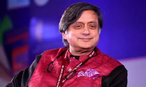 സി.എ.എ-എൻ.ആർ.സി പ്രക്ഷോഭങ്ങളിൽ ലാ ഇലാഹ ഇല്ലല്ലാഹ് വിളിക്കരുതെന്ന് ശശി തരൂർ; വിവാദമായപ്പോൾ വിശദീകരണം സി.എ.എ-എൻ.ആർ.സി പ്രക്ഷോഭങ്ങളിൽ ലാ ഇലാഹ ഇല്ലല്ലാഹ് വിളിക്കരുതെന്ന് ശശി തരൂർ; വിവാദമായപ്പോൾ വിശദീകരണം