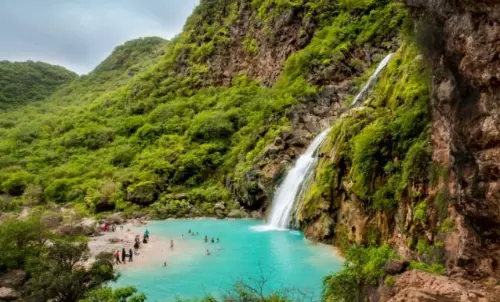 സലാലയിലെ മഴ നനയാന്‍ സന്ദര്‍ശകരുടെ ഒഴുക്ക്